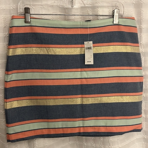NWT- Gap women’s skirt size 10 mini striped skirt with great lines - Picture 6 of 7